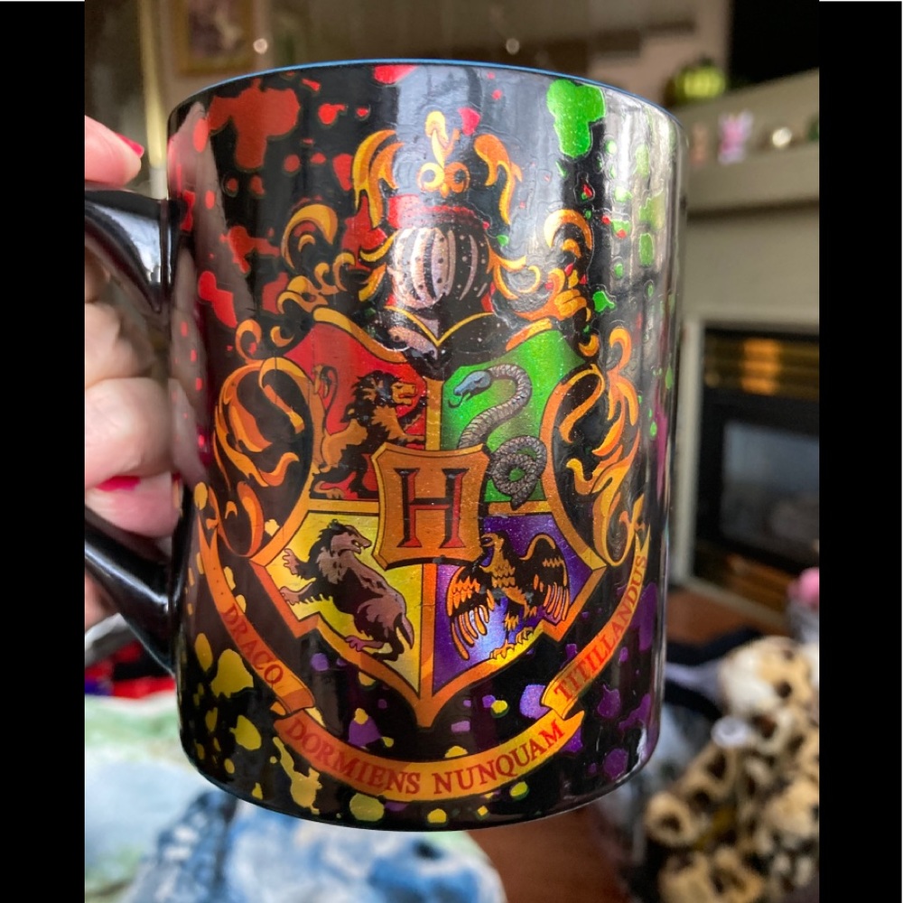 Harry Potter Mug Iridescent Hogwarts Crest Design 14 Oz.  New!